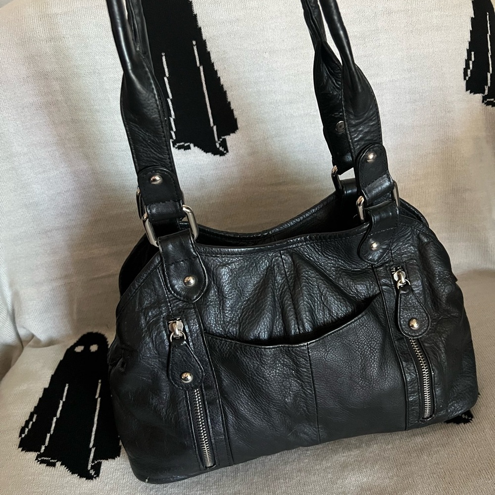 Elegant Black Leather Handbag - Picture 2 of 8
